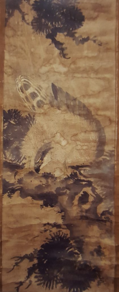 掛け軸・鷹図・修復前